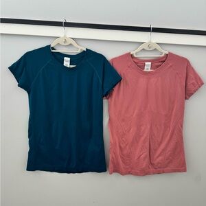 Bundle of 2 Athleta Momentum Seamless Tees. Size L. Deep Teal and Dusty Peach
